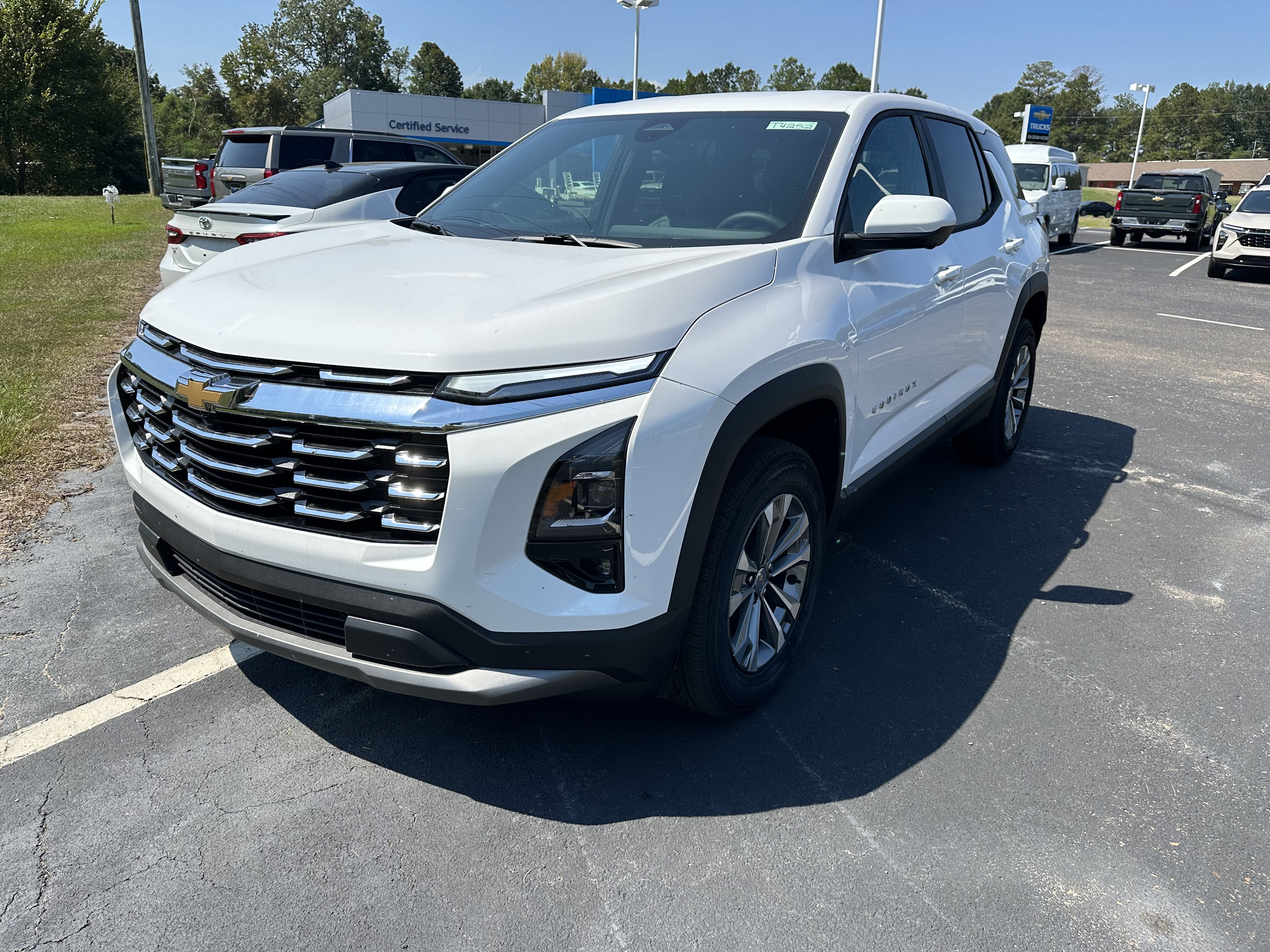 New 2026 Chevrolet Equinox LT w/ Convenience Package II image 2