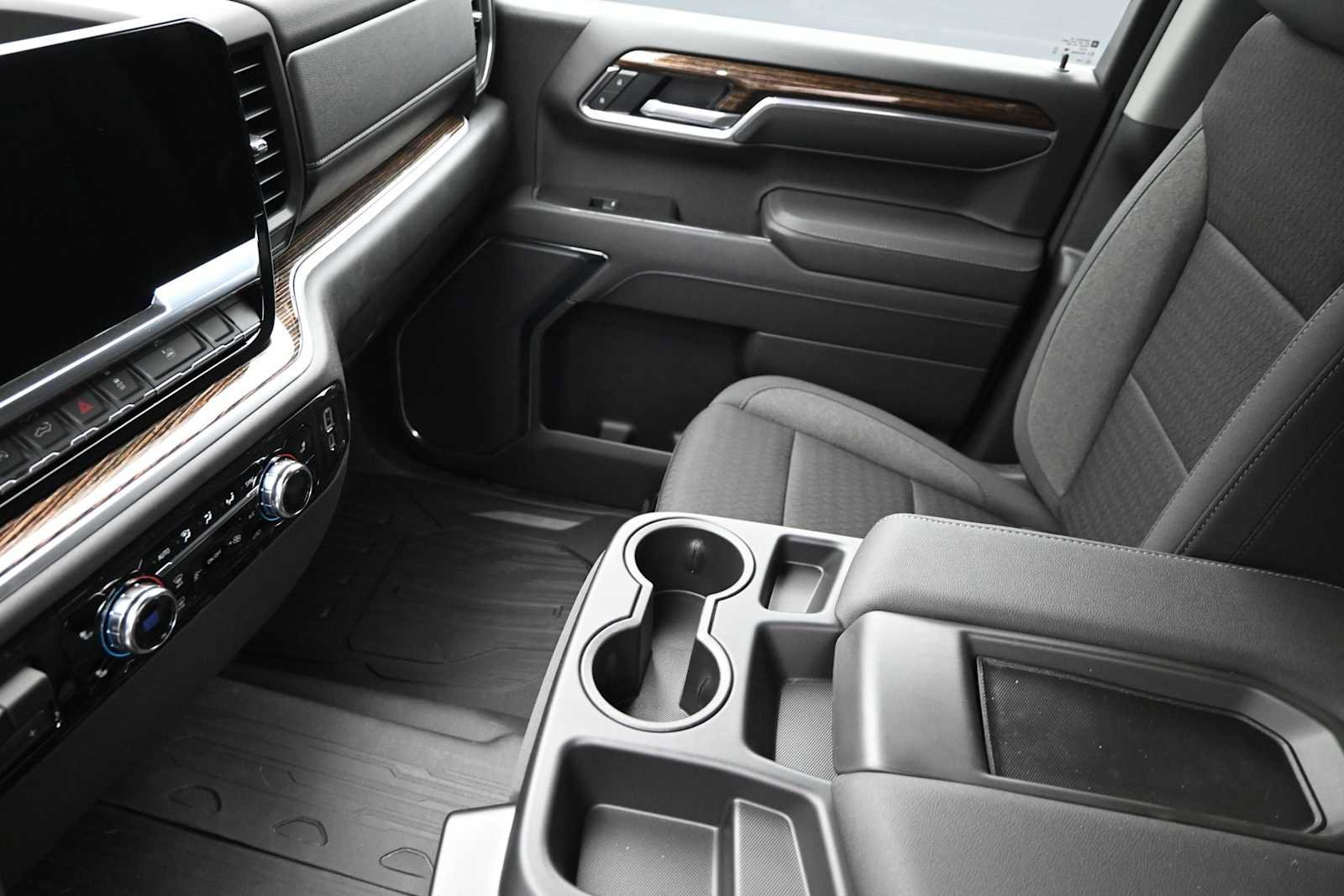New 2026 GMC Sierra 1500 Elevation w/ LPO, Elevation Black Package AWD/4WD image 17
