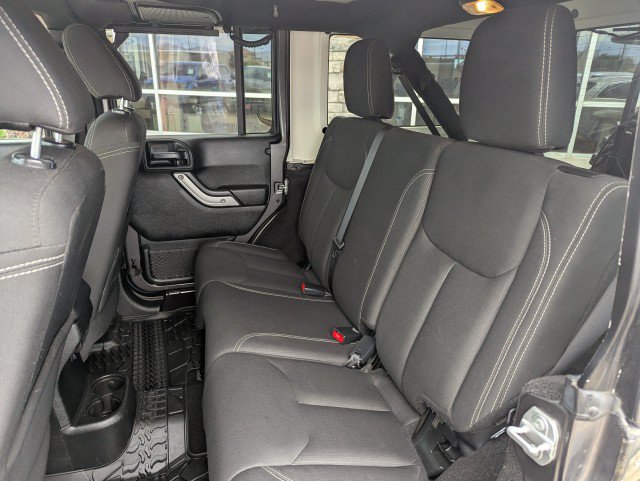 Used 2017 Jeep Wrangler Unlimited Rubicon w/ Connectivity Group AWD/4WD image 25