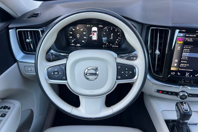 Used 2018 Volvo XC60 T6 Momentum w/ Convenience Package image 16