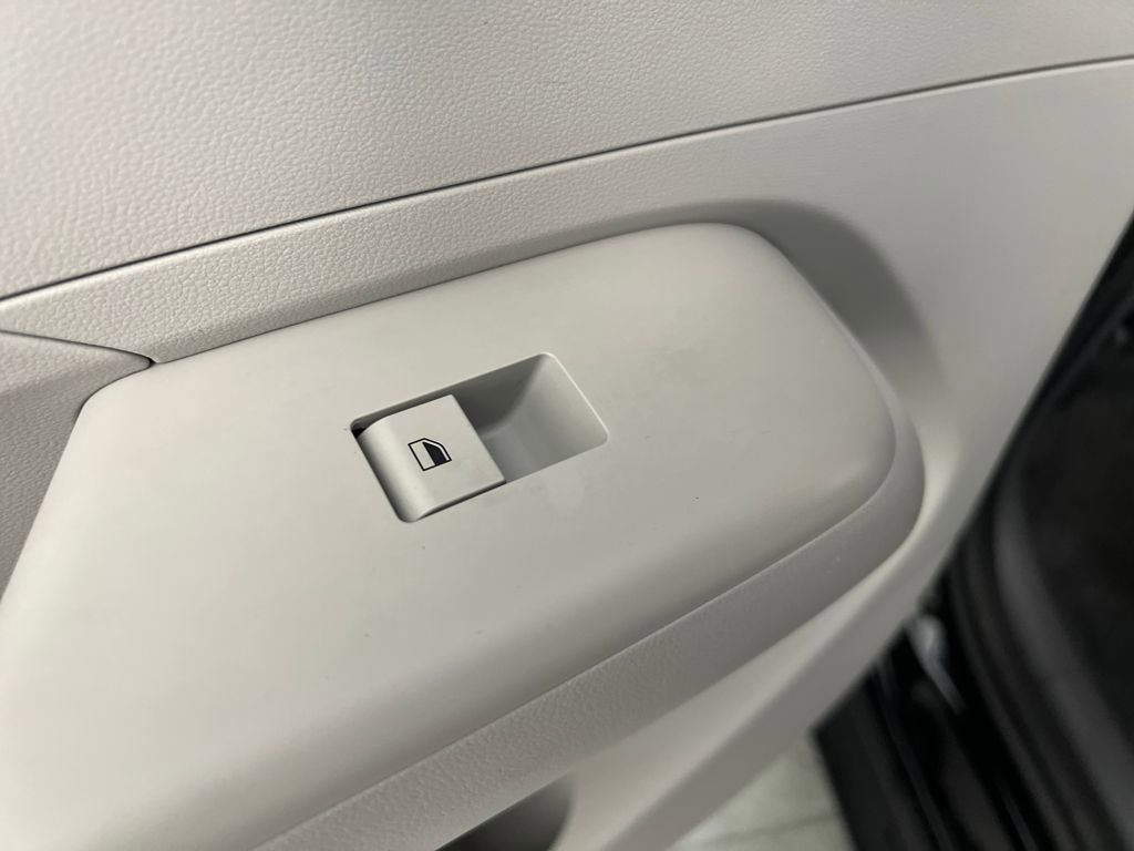 Used 2025 Hyundai Kona SEL image 16