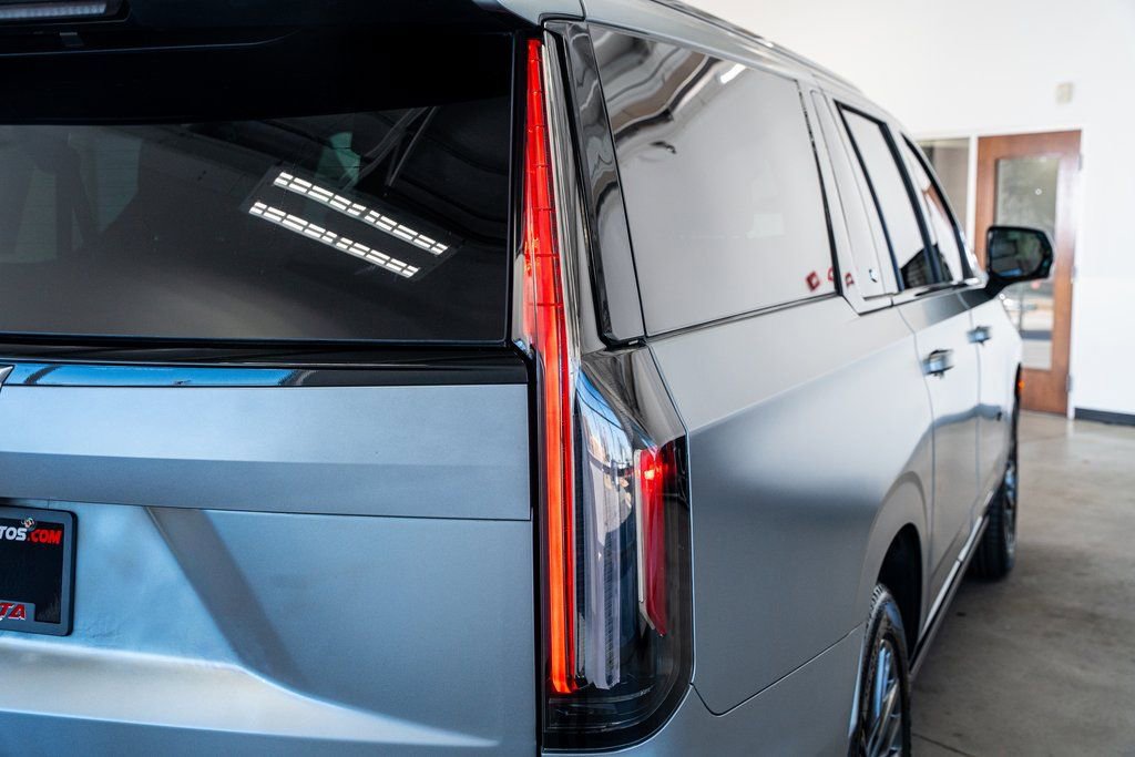 Used 2023 Cadillac Escalade ESV V image 28