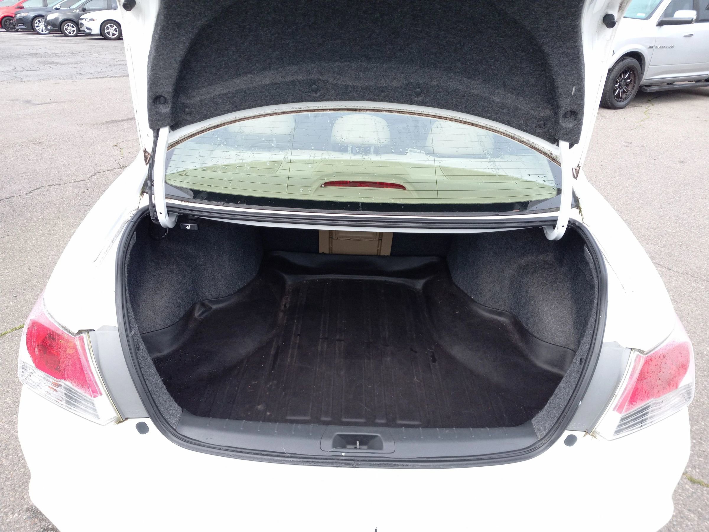 Used 2011 Honda Accord EX-L image 4