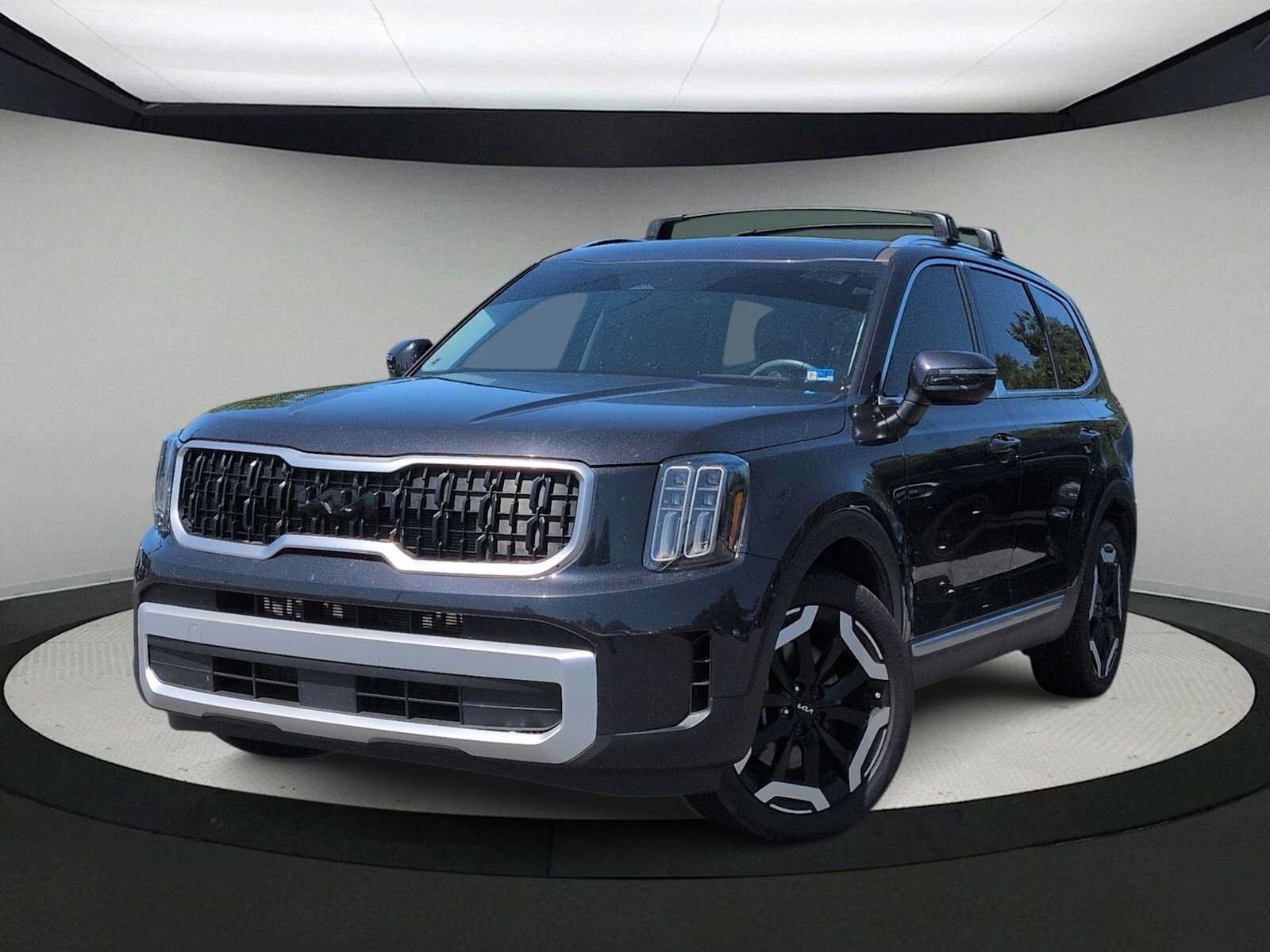 Used 2025 Kia Telluride EX w/ EX Captain's Chair Package