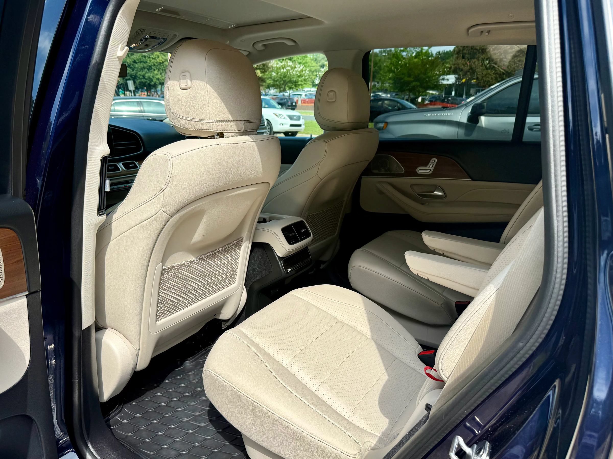 Used 2022 Mercedes-Benz GLS 450 4MATIC image 10