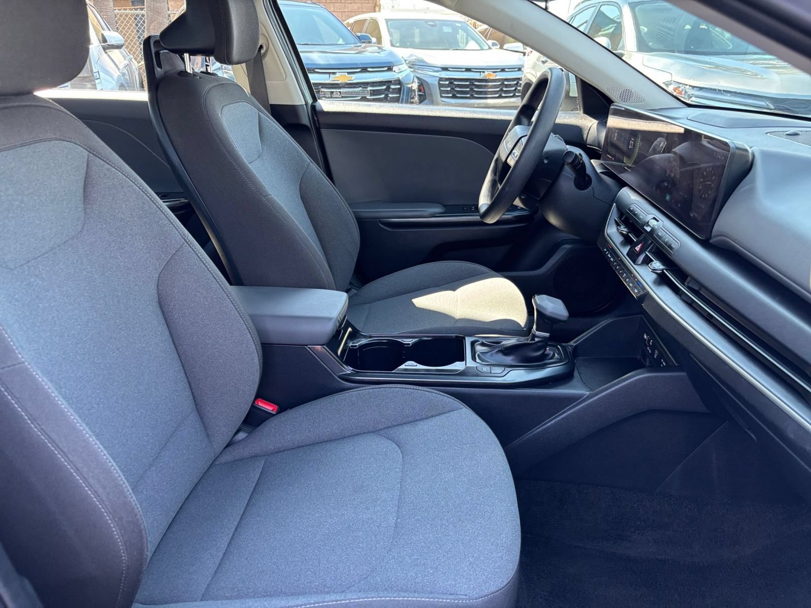Used 2025 Kia K4 FWD image 35