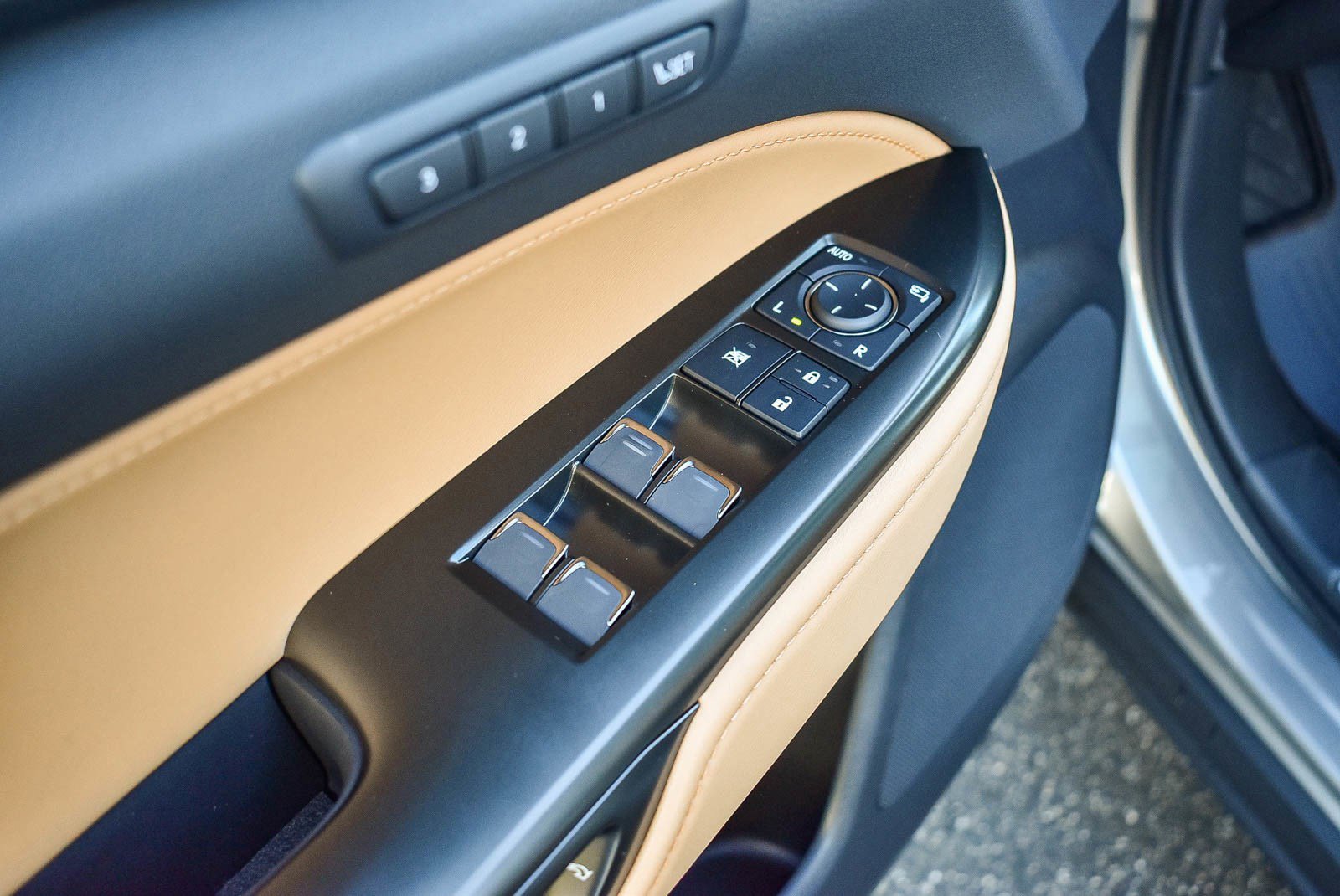 New 2026 Lexus NX 450h+ NX 450h+ Luxury image 19