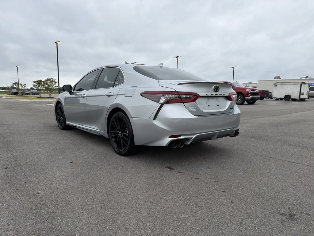 Used 2022 Toyota Camry XSE FWD image 3