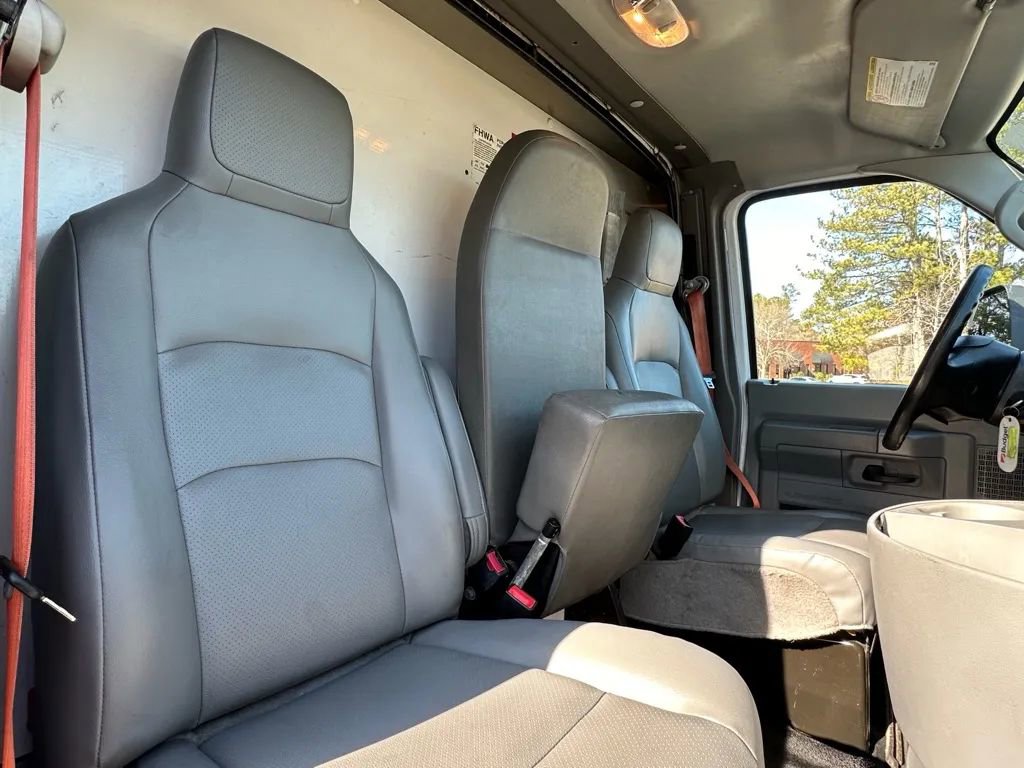 Used 2016 Ford E-350 and Econoline 350 Super Duty image 23