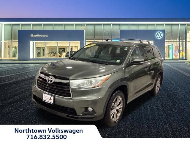 Used 2016 Toyota Highlander Plus AWD/4WD image 1