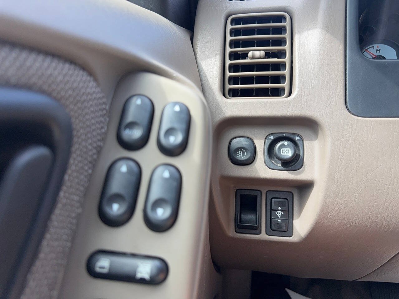 Used 2002 Ford Escape XLT FWD image 38