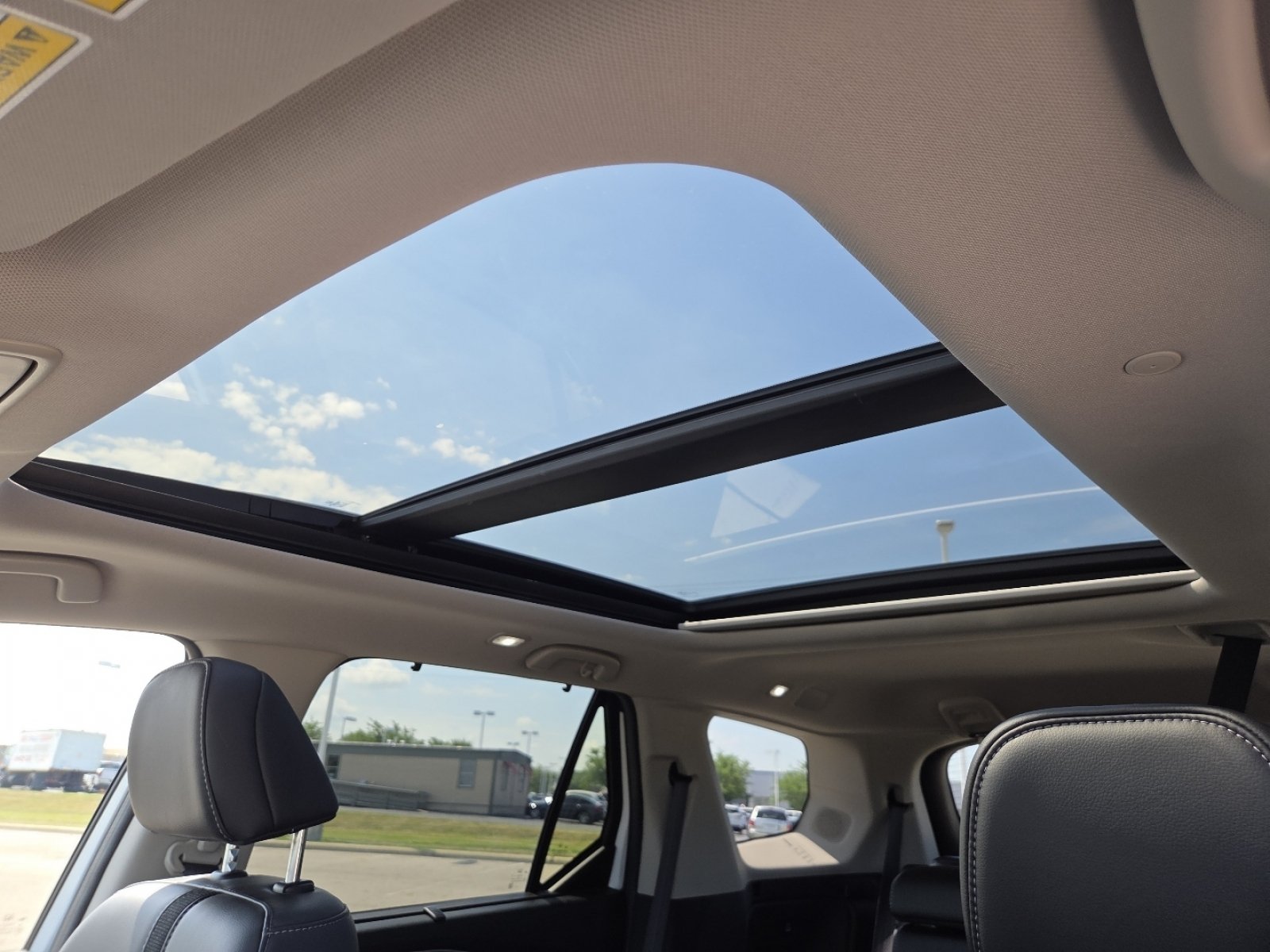 Used 2023 Honda Pilot Touring image 3