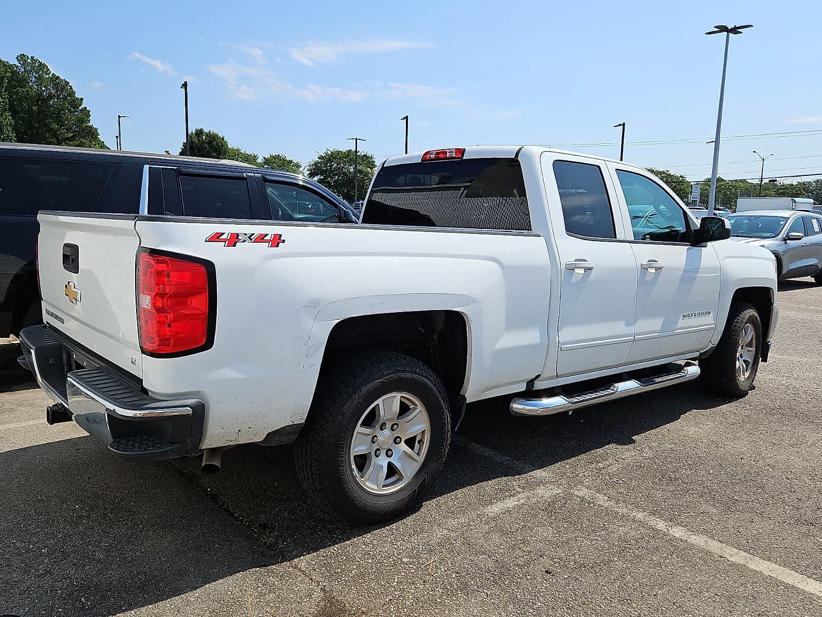 Used 2018 Chevrolet Silverado 1500 LT w/ All Star Edition AWD/4WD image 3