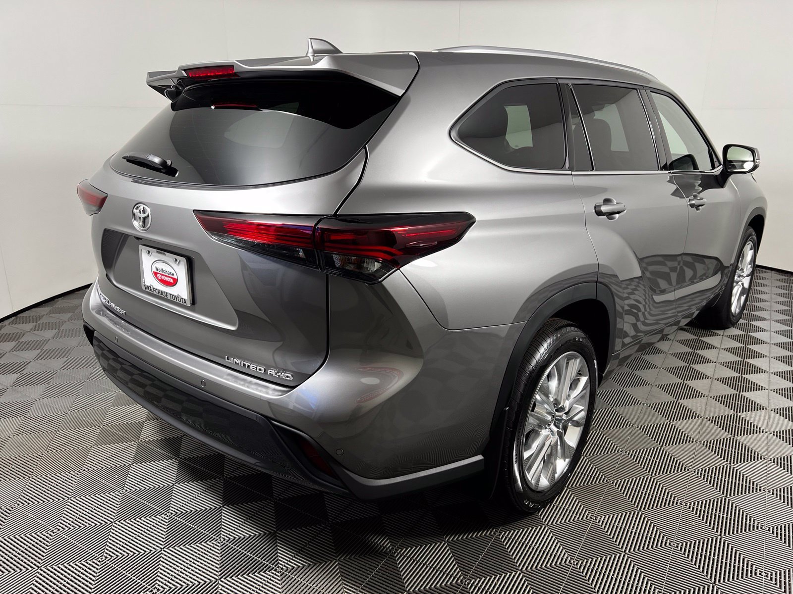 Used 2026 Toyota Highlander Limited AWD/4WD image 5