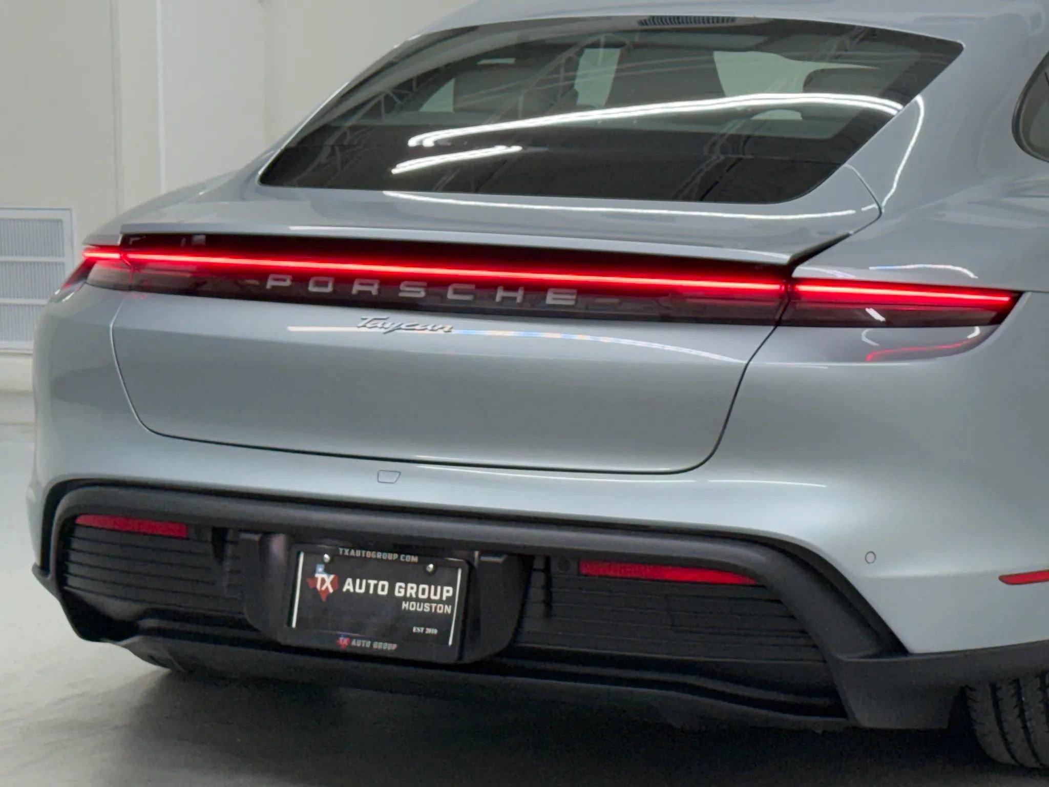 Used 2021 Porsche Taycan image 38