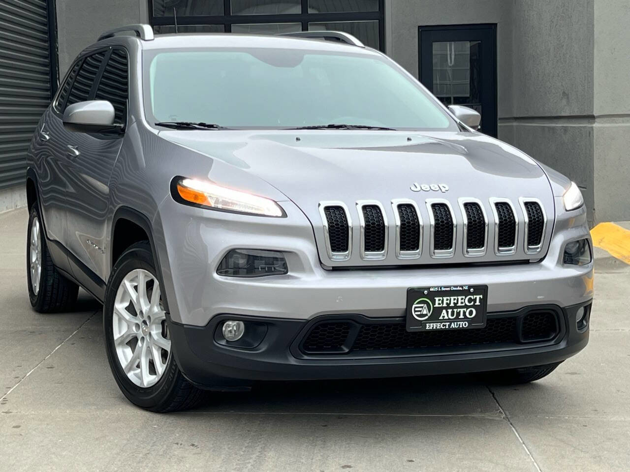 Used 2018 Jeep Cherokee Latitude FWD image 5