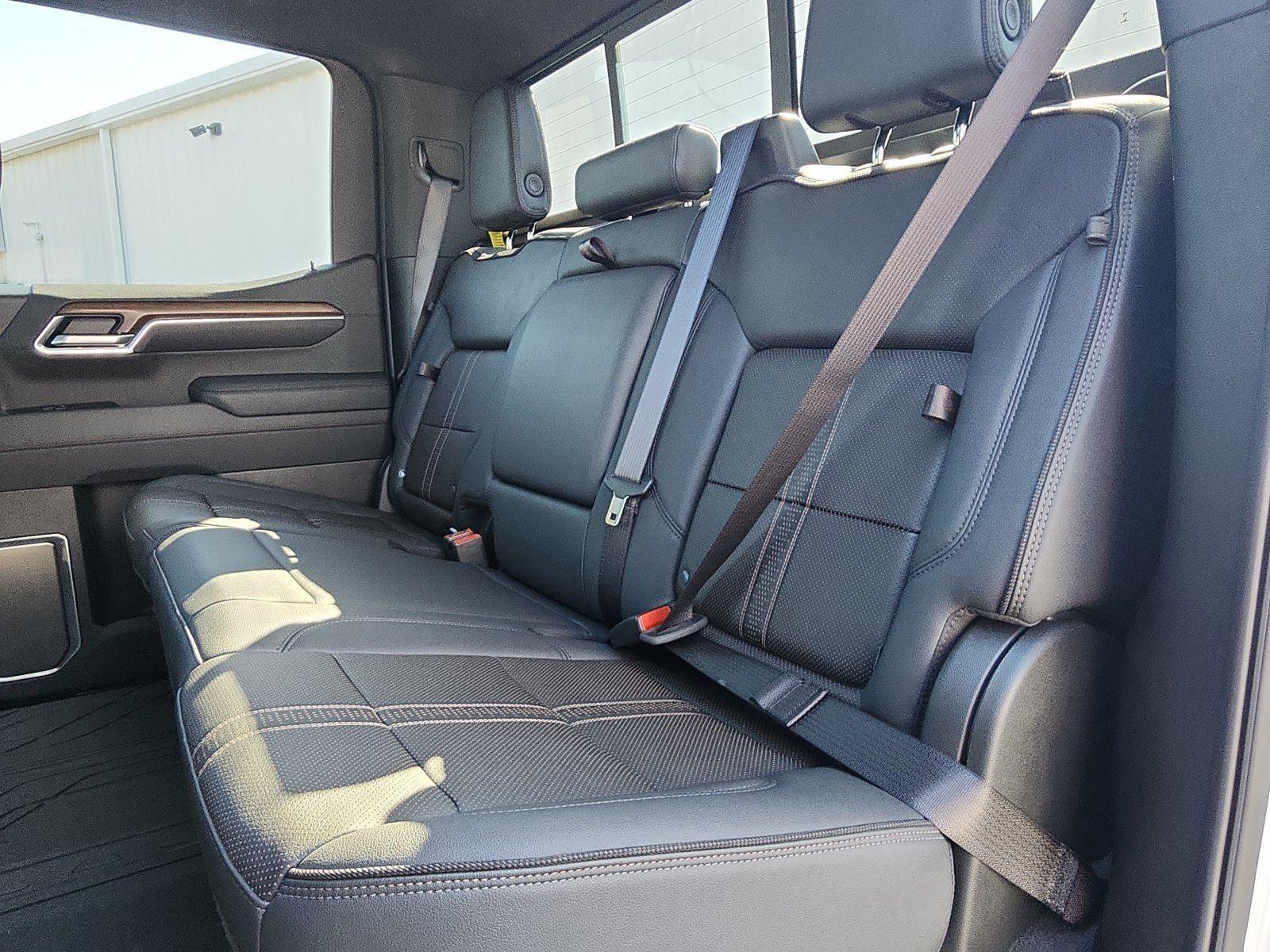 Used 2025 Chevrolet Silverado 1500 High Country w/ Technology Package AWD/4WD image 23