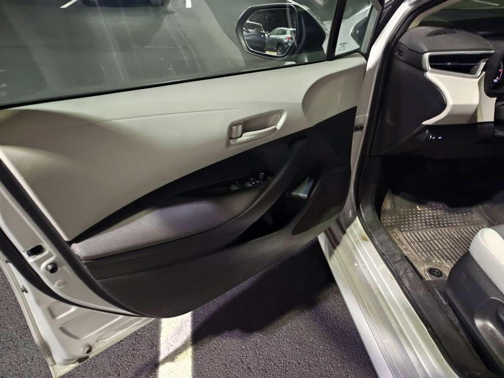 Used 2024 Toyota Corolla LE FWD image 5