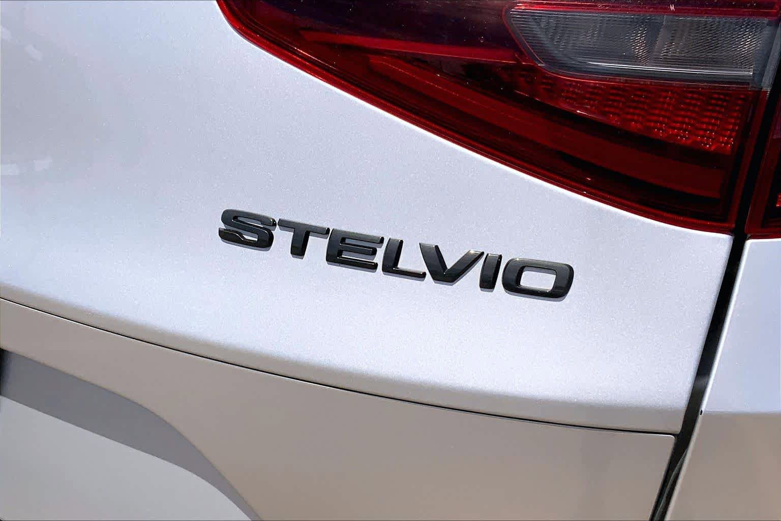 Used 2021 Alfa Romeo Stelvio Sprint w/ Nero Edizione AWD/4WD image 10