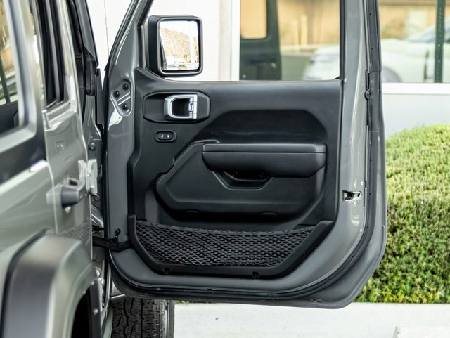 Used 2022 Jeep Wrangler Unlimited Sport image 25