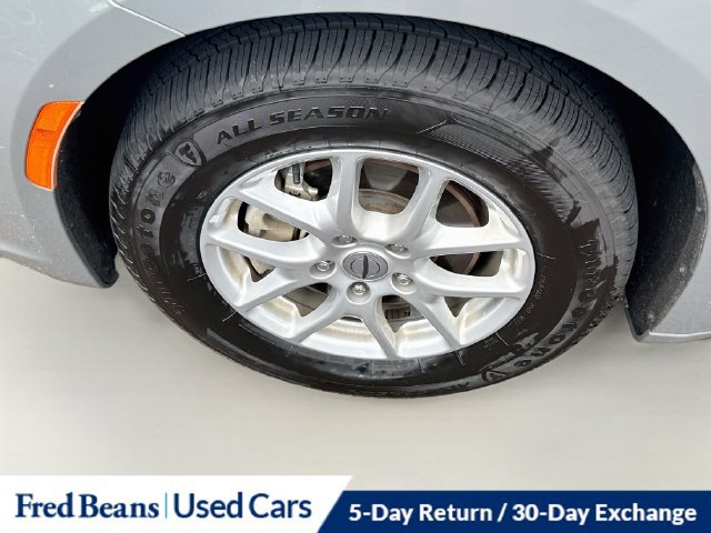 Used 2023 Chrysler Pacifica Touring-L FWD image 37