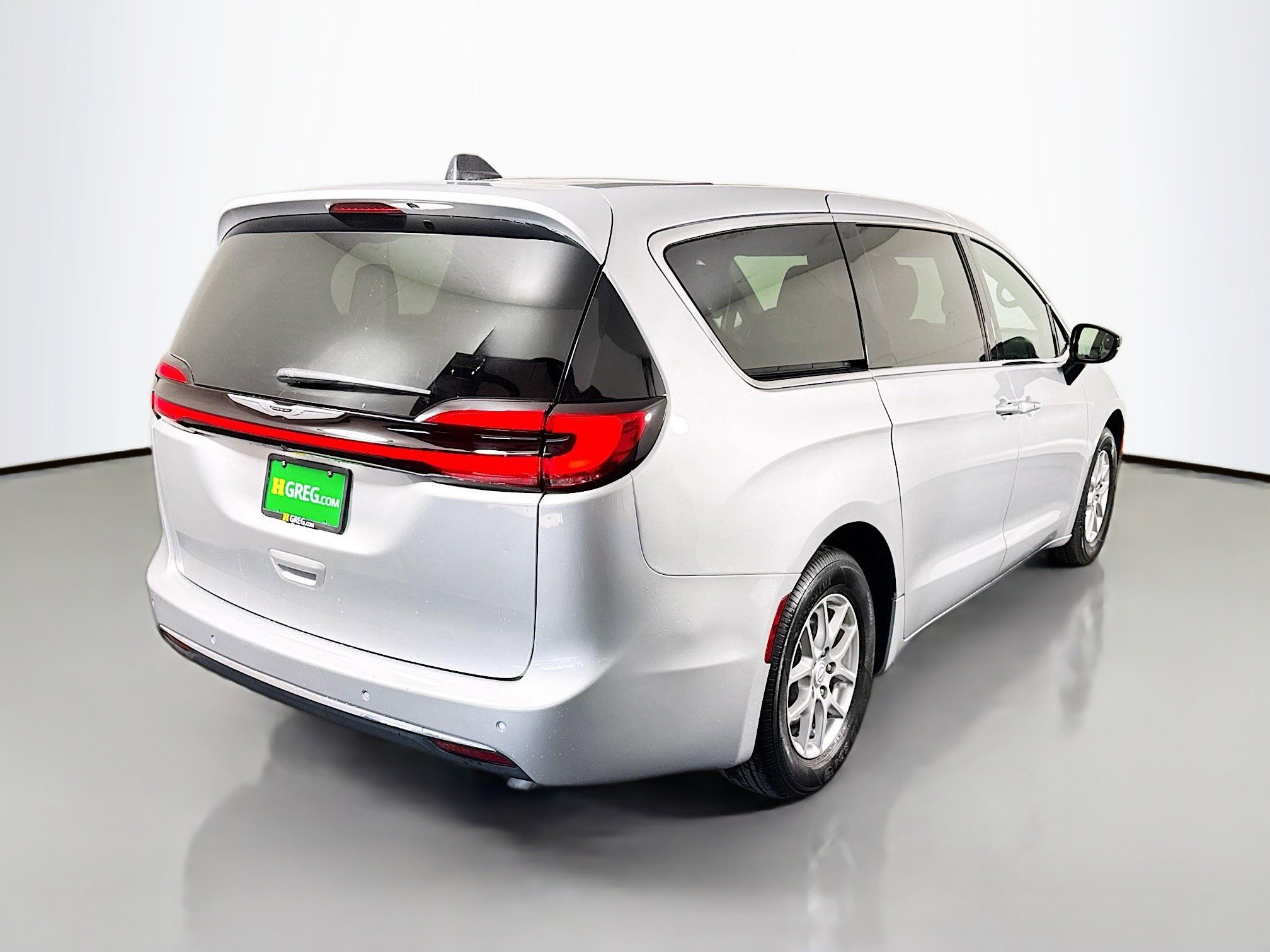 Used 2026 Chrysler Pacifica Select FWD image 10