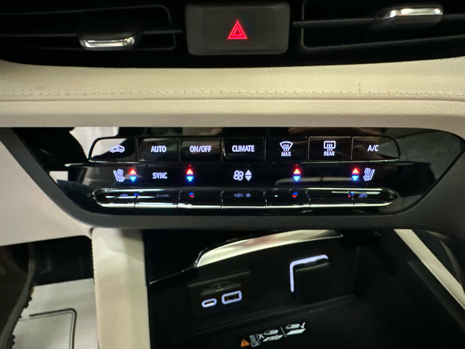 Used 2022 Buick Envision Avenir w/ Technology Package II image 19