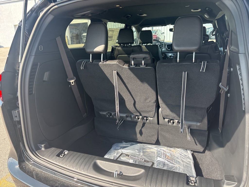New 2026 Chrysler Pacifica Select image 16