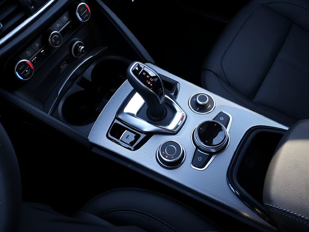 New 2025 Alfa Romeo Stelvio Sprint AWD/4WD image 28