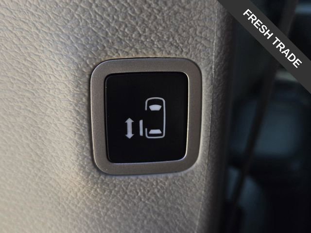 Used 2023 Chrysler Pacifica Touring-L FWD image 16