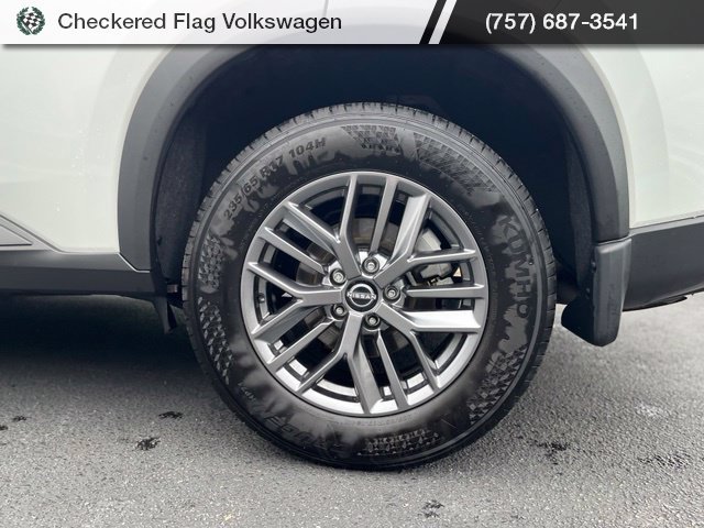 Used 2024 Nissan Rogue S AWD/4WD image 7