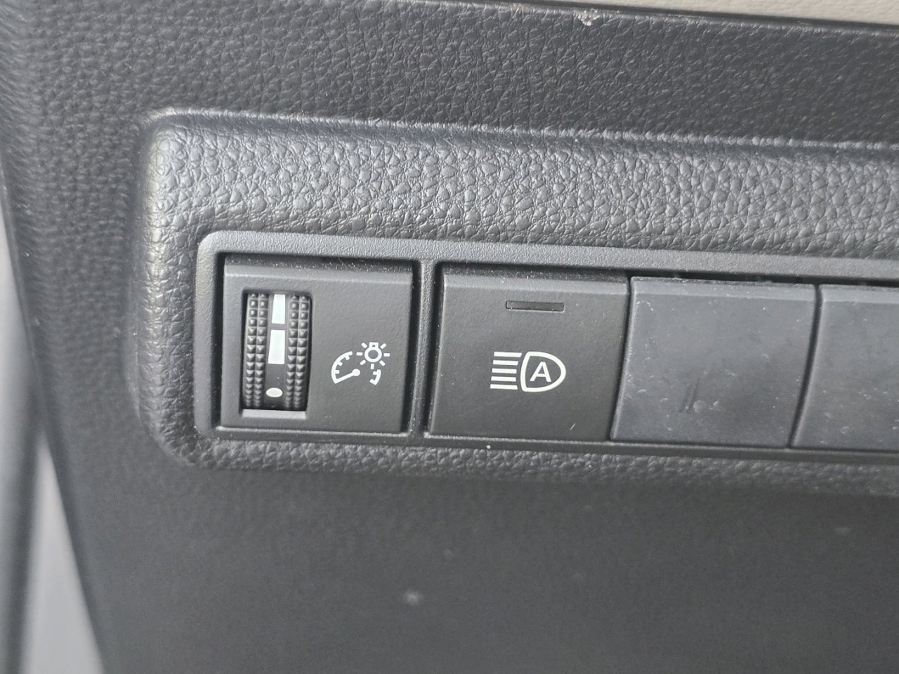 Used 2020 Toyota Corolla LE image 22