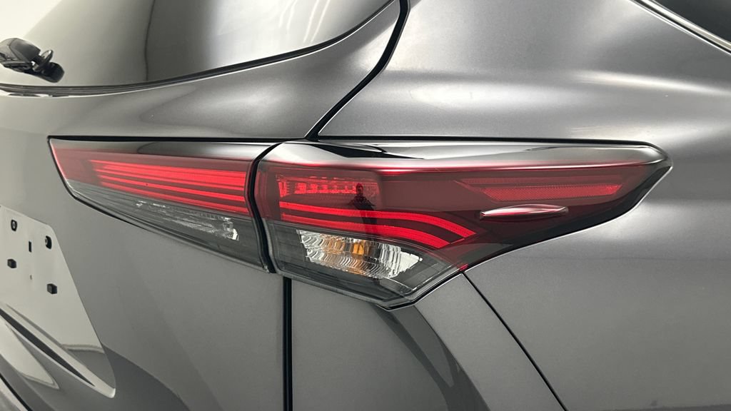 Certified 2024 Toyota Highlander XLE AWD/4WD image 24