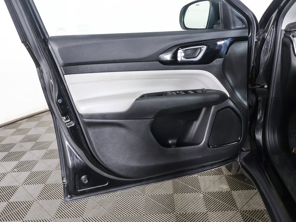 Used 2022 Jeep Compass Limited image 22