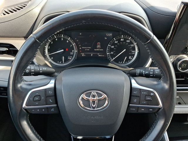 Used 2021 Toyota Highlander XLE AWD/4WD image 21