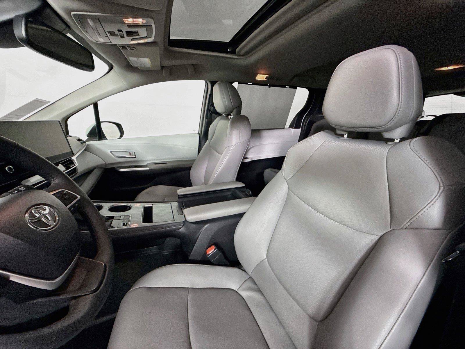 Certified 2026 Toyota Sienna XLE FWD image 3