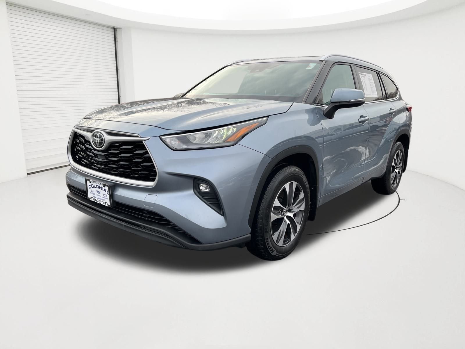 Used 2020 Toyota Highlander XLE AWD/4WD image 1