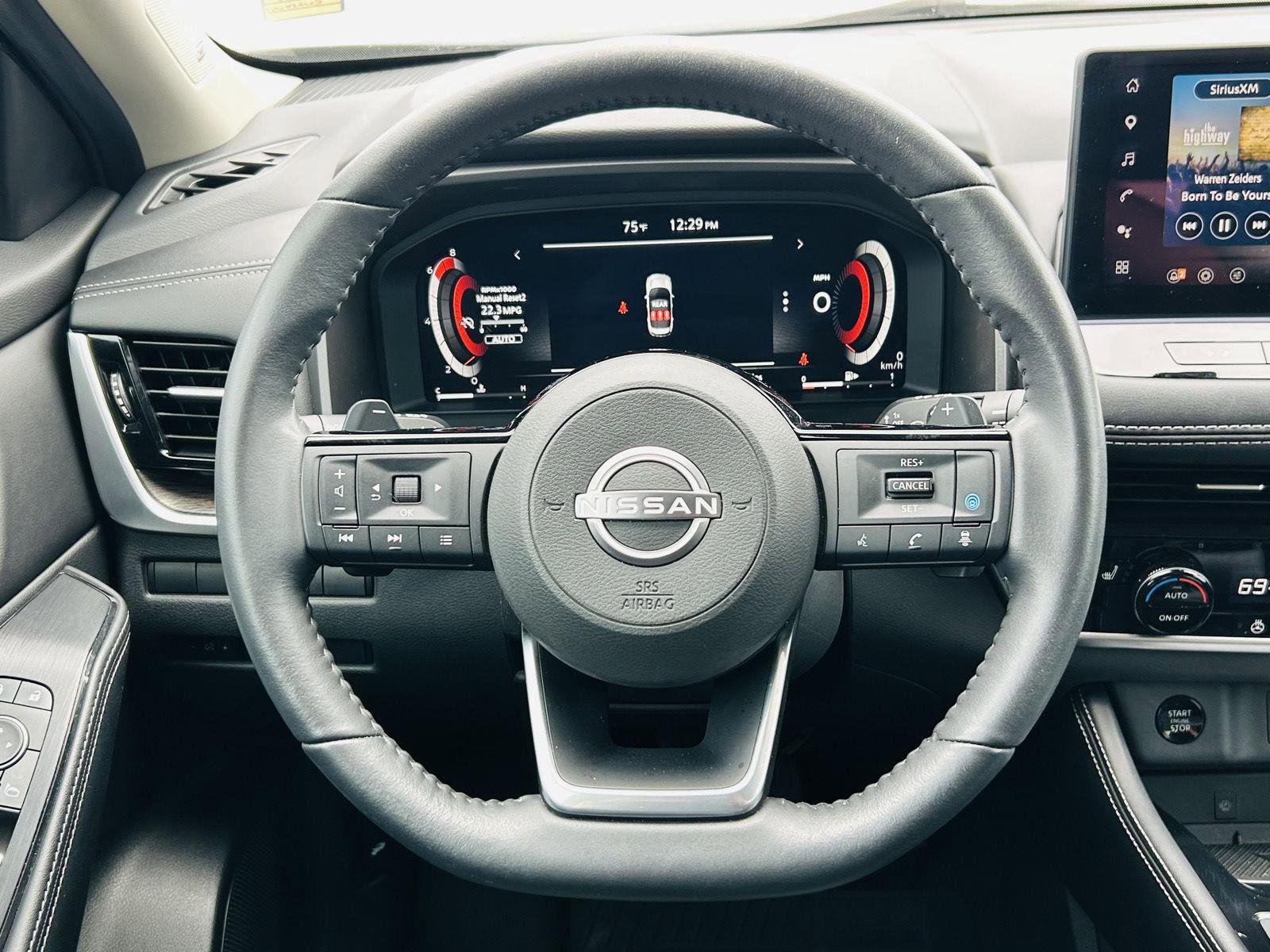 Used 2024 Nissan Rogue Platinum image 18