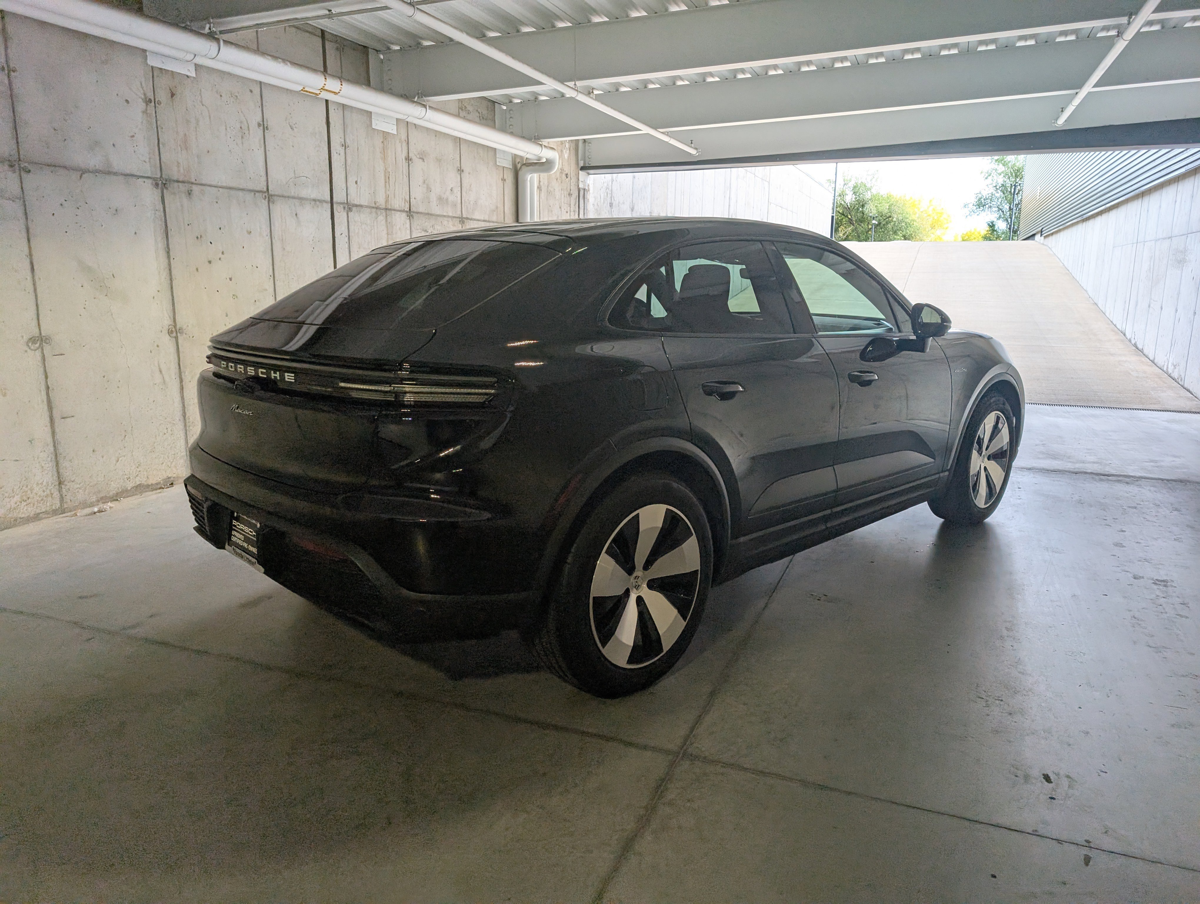 Used 2025 Porsche Macan Electric image 9