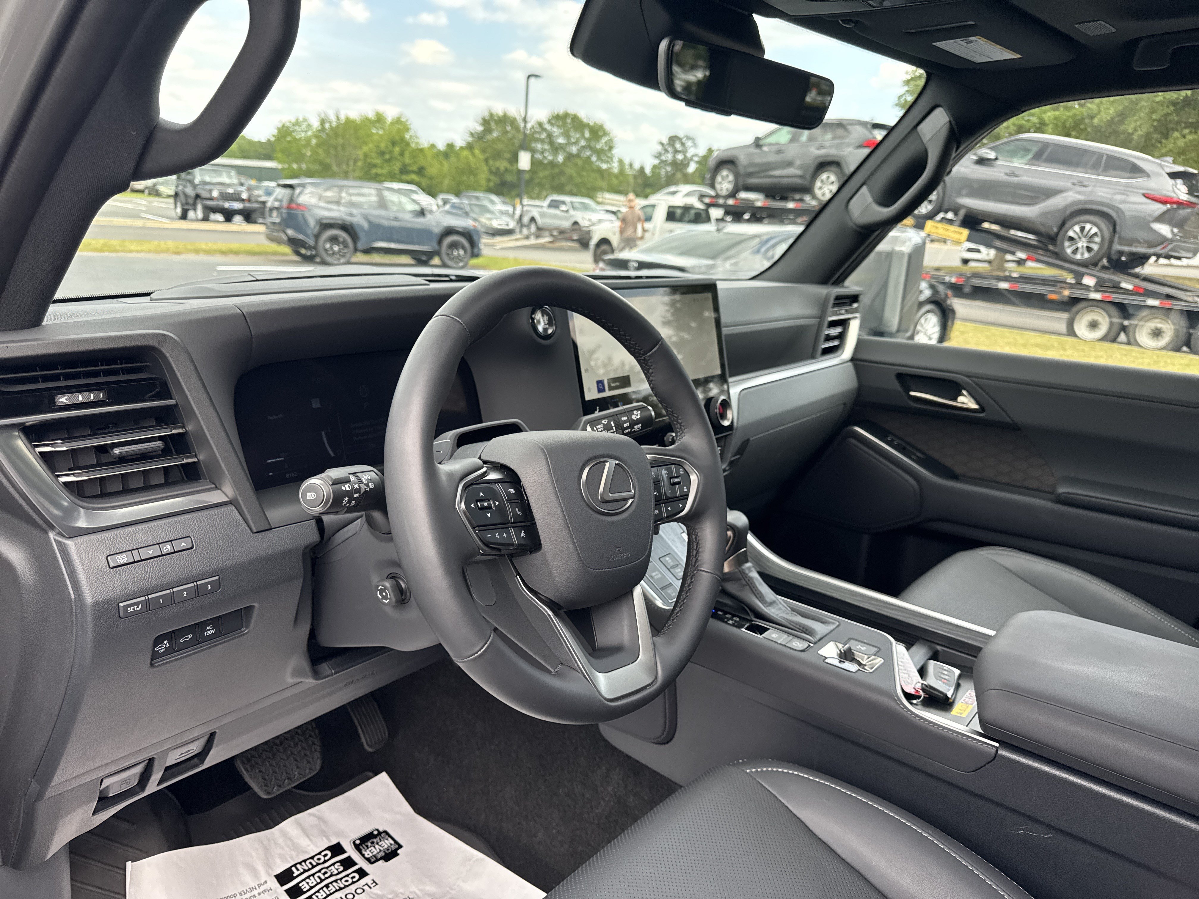 Used 2025 Lexus GX 550 w/ Accessory Package (2T) AWD/4WD image 20