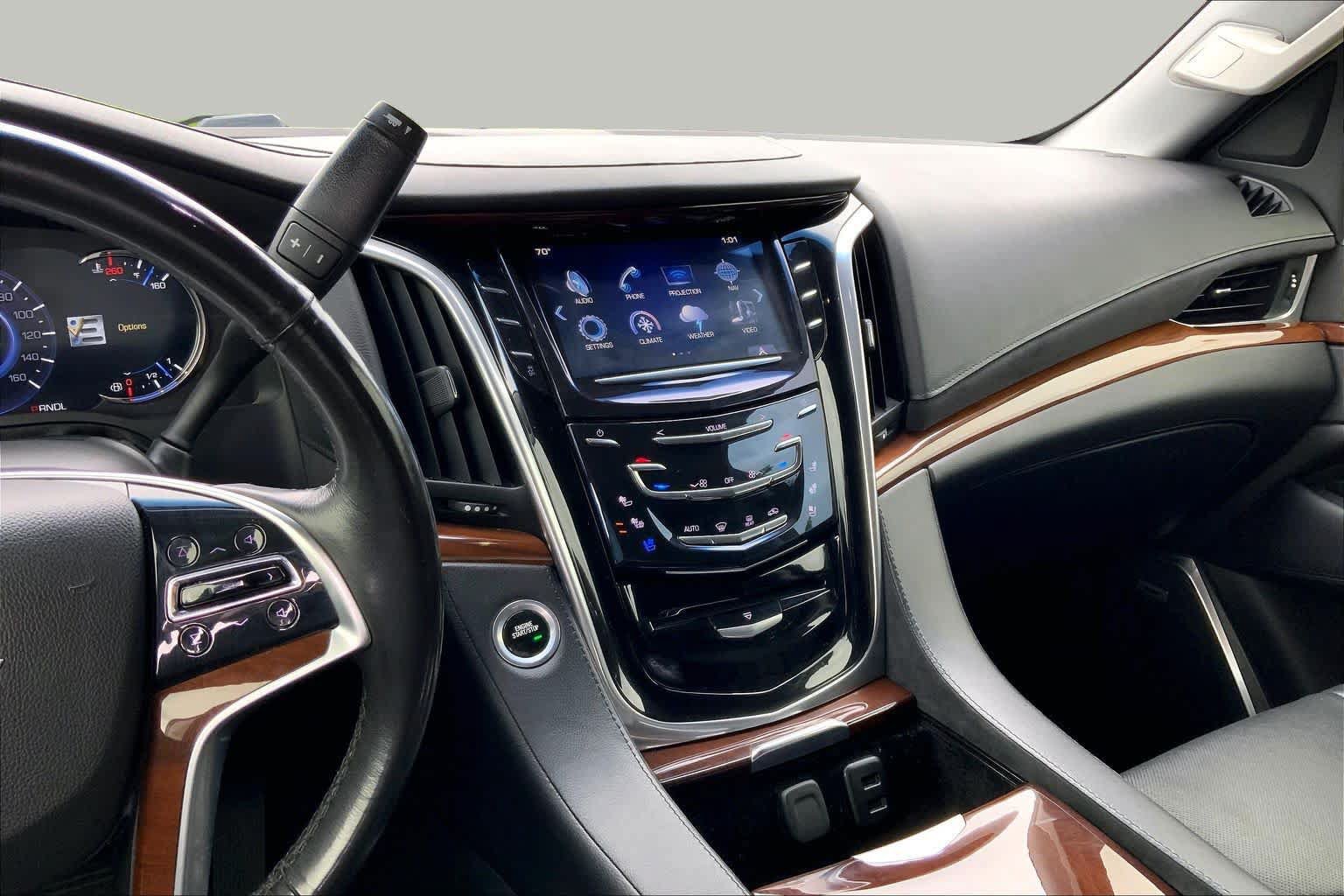 Used 2019 Cadillac Escalade Luxury AWD/4WD image 6