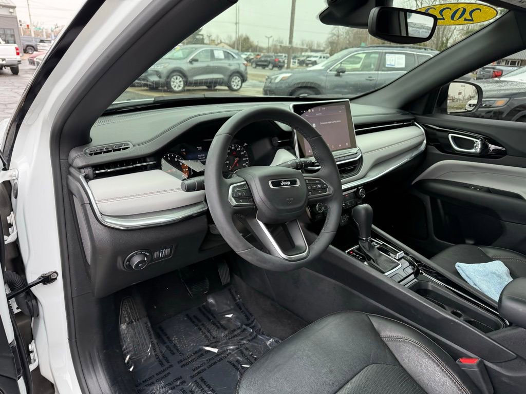 Used 2023 Jeep Compass Limited image 14