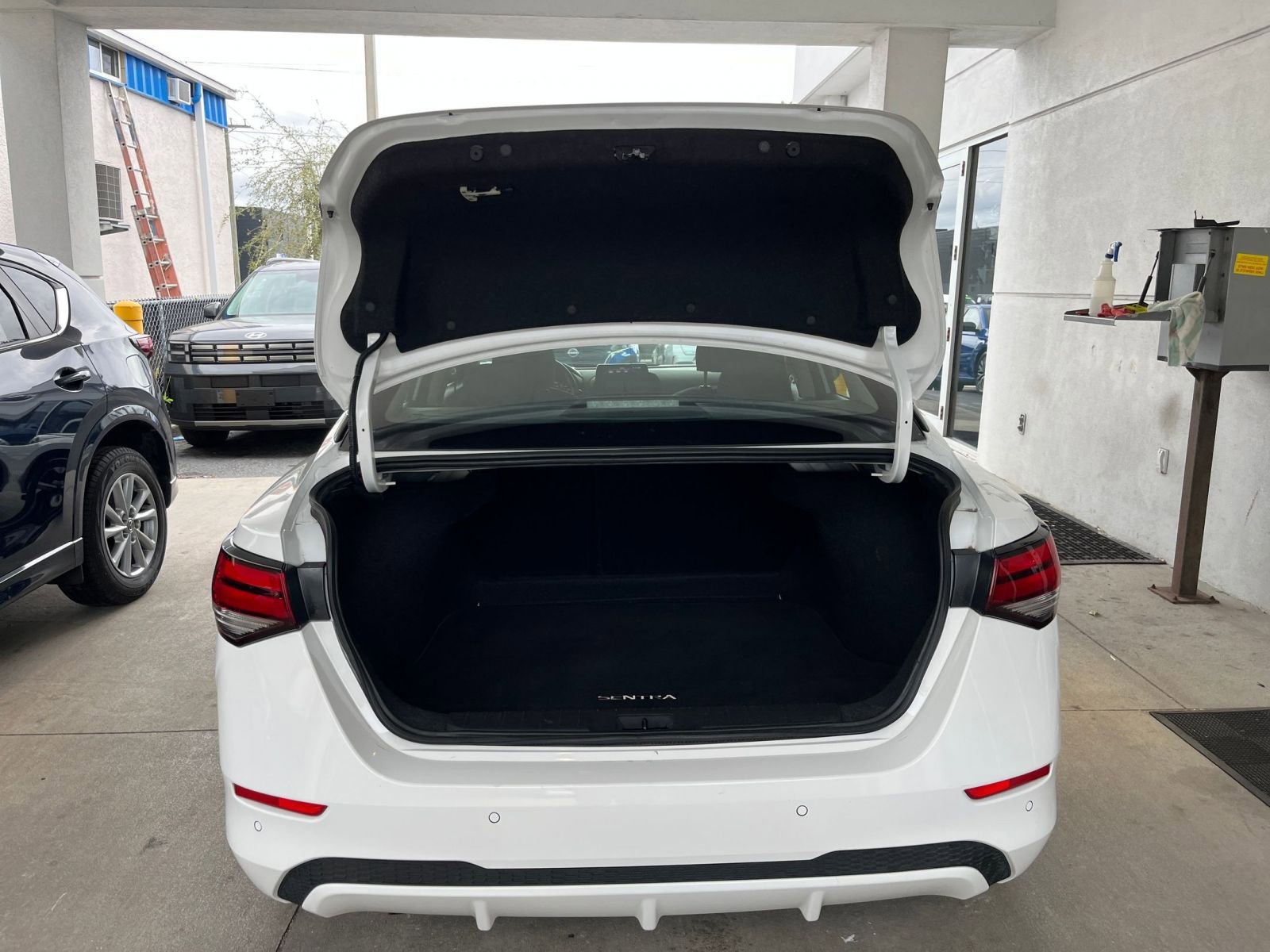 Used 2025 Nissan Sentra SV image 31