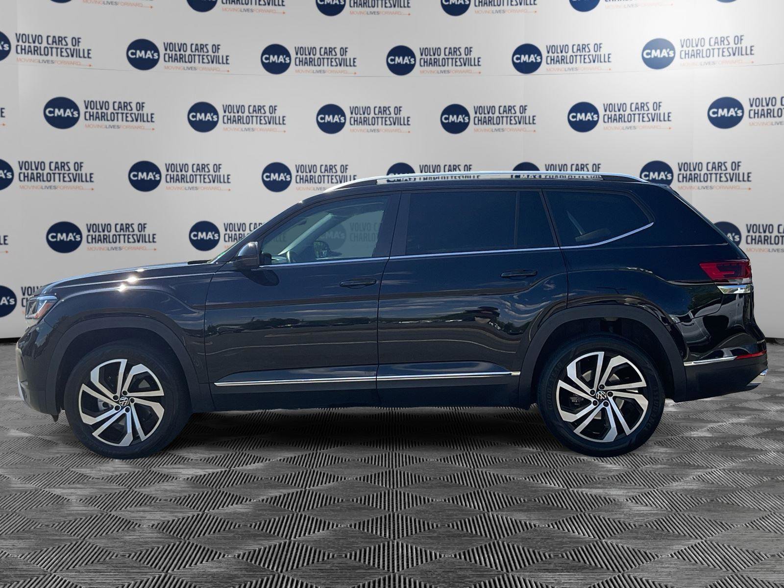 Used 2023 Volkswagen Atlas SEL AWD/4WD image 2
