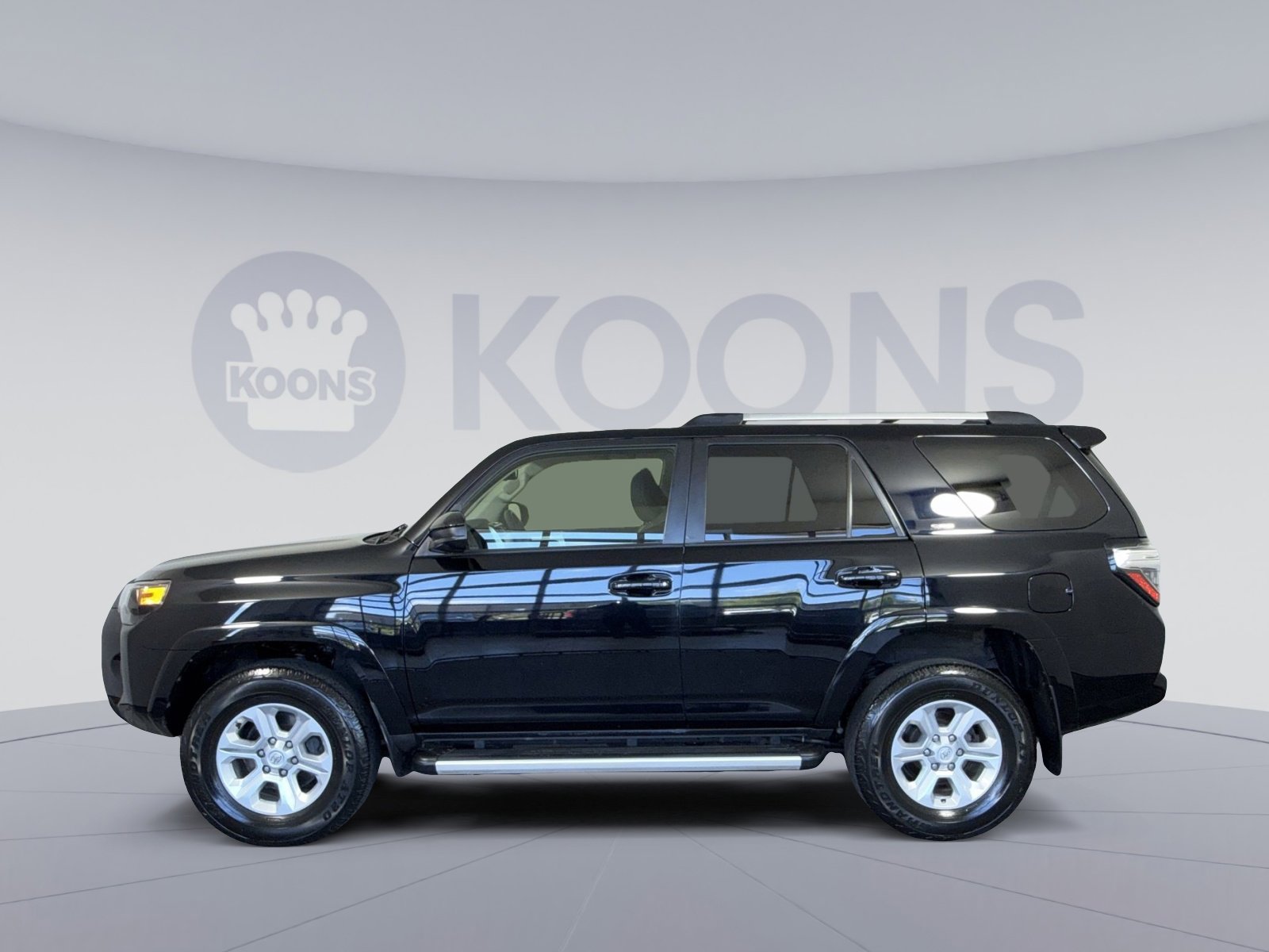 Used 2023 Toyota 4Runner SR5 AWD/4WD image 2
