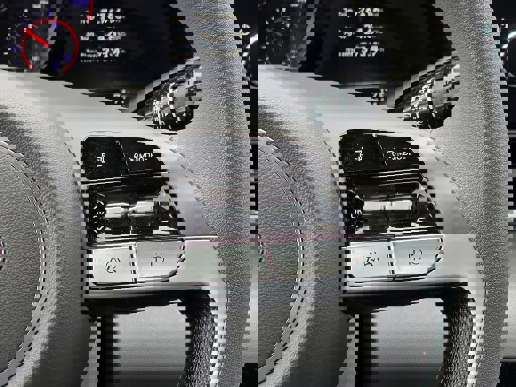 Used 2023 Hyundai Elantra SEL w/ Cargo Package image 17