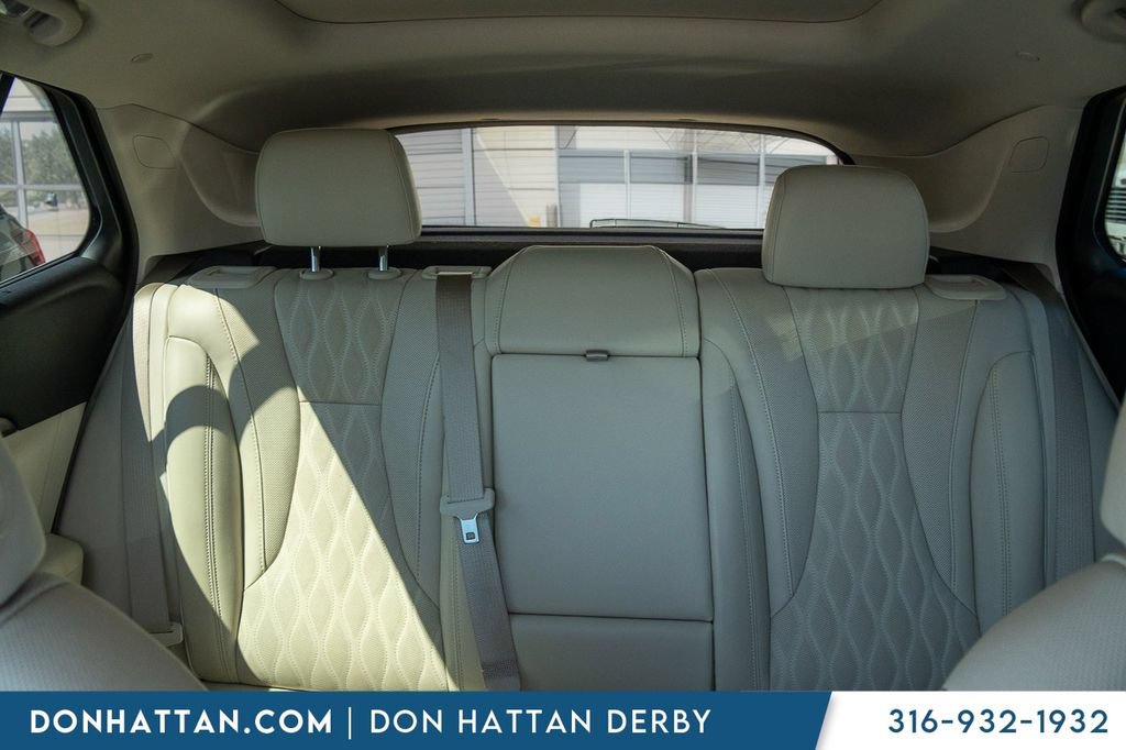 Used 2022 Buick Envision Avenir w/ Premium Seat Package FWD image 19