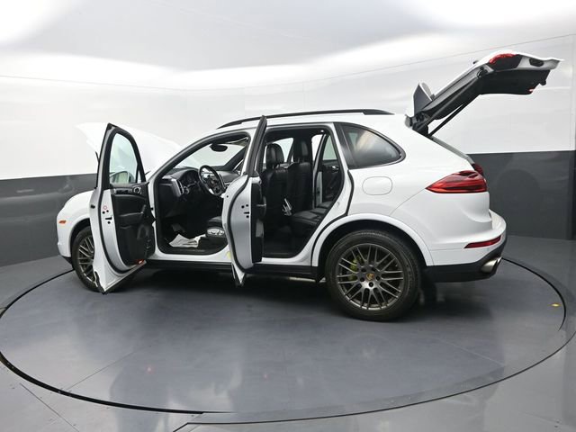 Used 2017 Porsche Cayenne S Platinum AWD/4WD image 33