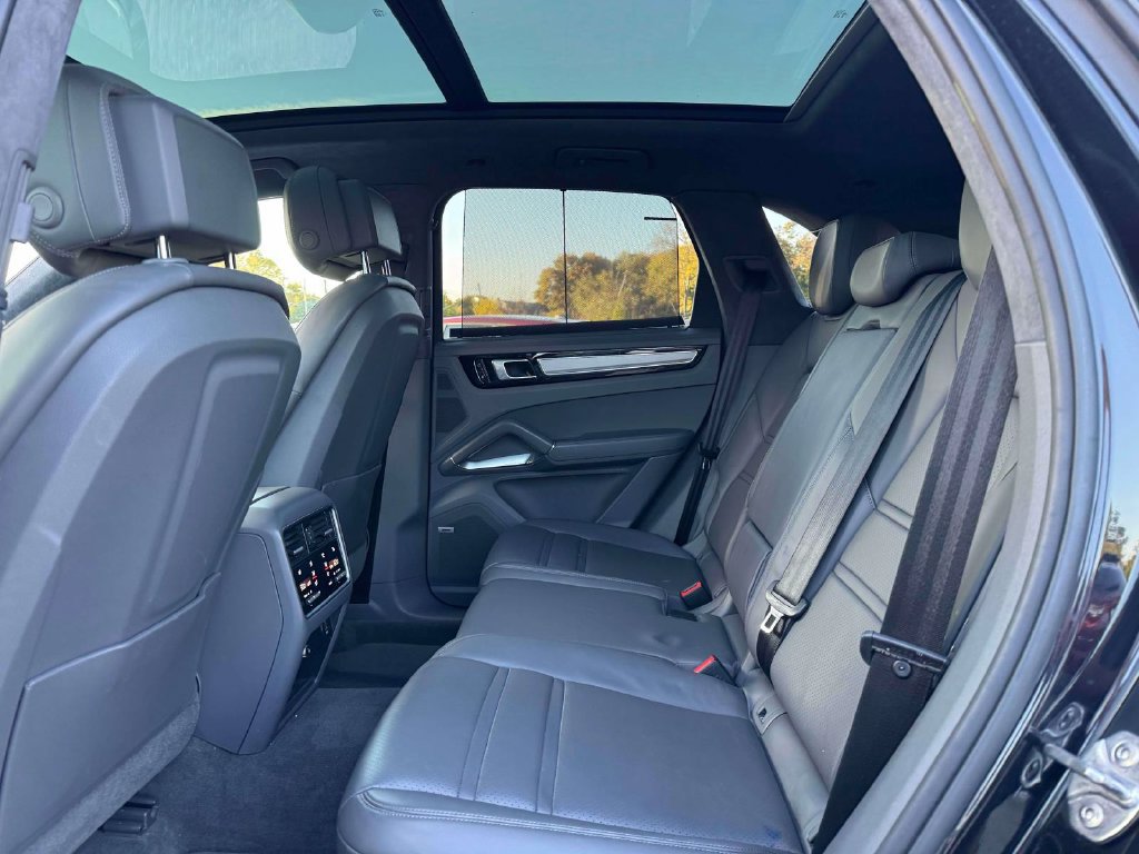 Used 2019 Porsche Cayenne Turbo AWD/4WD image 13