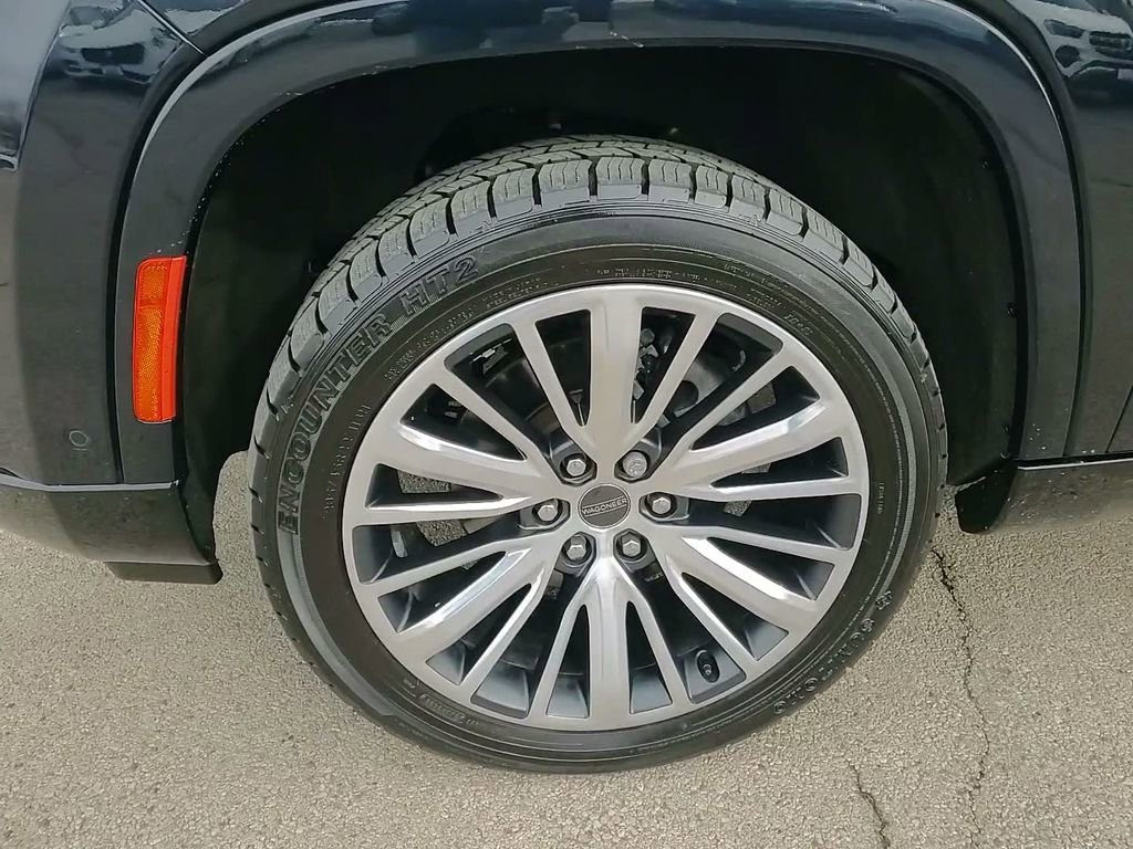 Used 2024 Jeep Grand Wagoneer L Series III image 21